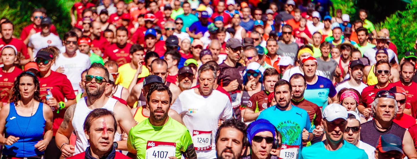 Crowd-of-Male-and-Female-Runners