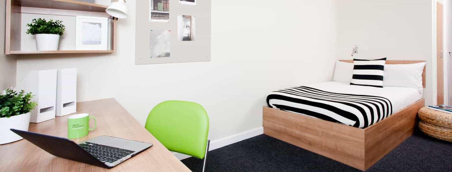 host-cavendish-house-student-accommodation-manchester-en-suite-room-2-1440x550