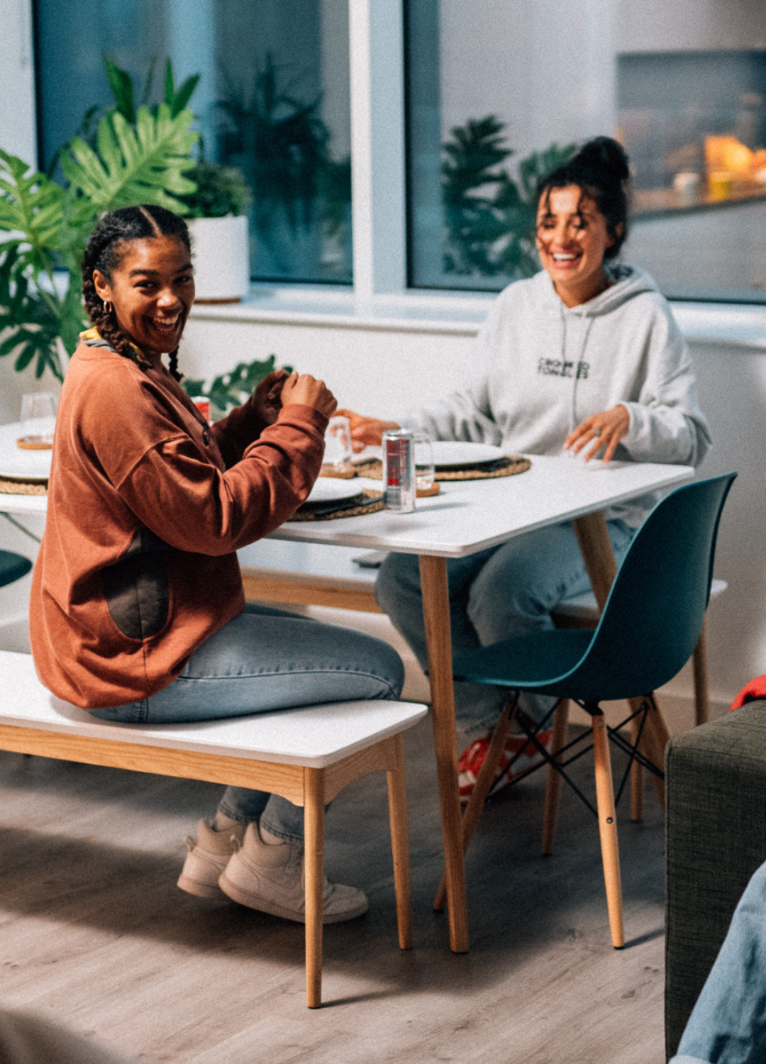 Happystudents in a shared kitchen