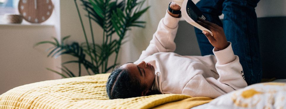 How to cope with feeling lonely at Christmas | Student living Host